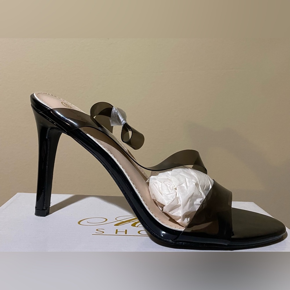 Classic Black Stiletto Heels with Patent Finish - Picture 2 of 4